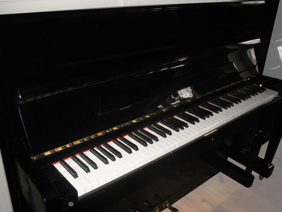 Piano occas/Petrof-117-noir-pres.jpg PETROF%20117 en occasion 